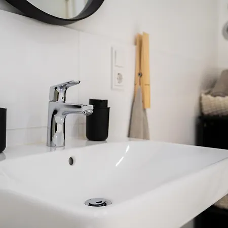 Apartment 1 Bedroom - Lage - Kaffee - Wifi - Modern - Parkplaetze
