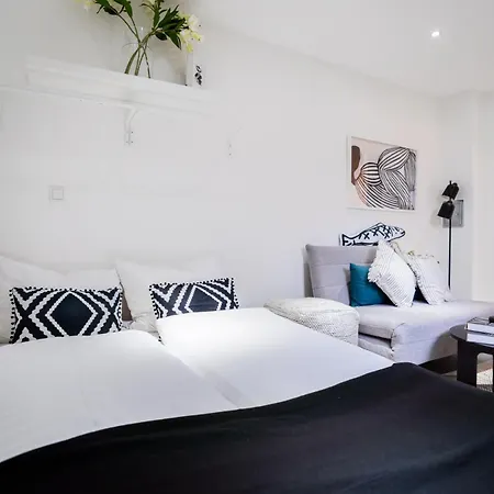 1 Bedroom - Lage - Kaffee - Wifi - Modern - Parkplaetze Apartment *