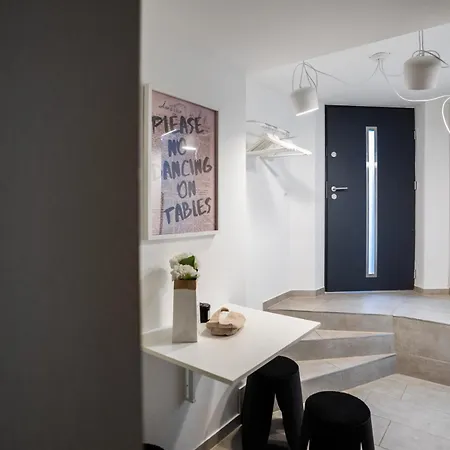 1 Bedroom - Lage - Kaffee - Wifi - Modern - Parkplaetze *