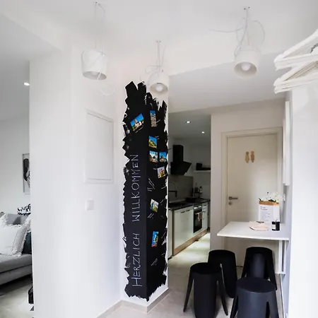 1 Bedroom - Lage - Kaffee - Wifi - Modern - Parkplaetze Apartamento